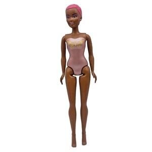 MGA Entertainment Fashion Doll African American Pink Short Hair 2020